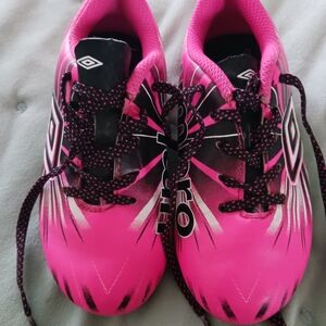 Umbro Kids Pink Soccer Shoes